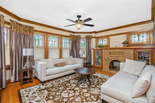 5727 Markham Ave, Chicago, IL 60646-6205