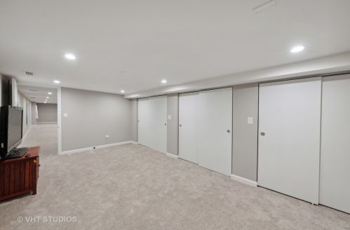 7251 Paxton Ave, Chicago IL  60649-2519 exterior