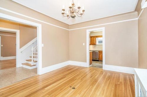 251 239 St, Bronx NY 10470-1811 exterior