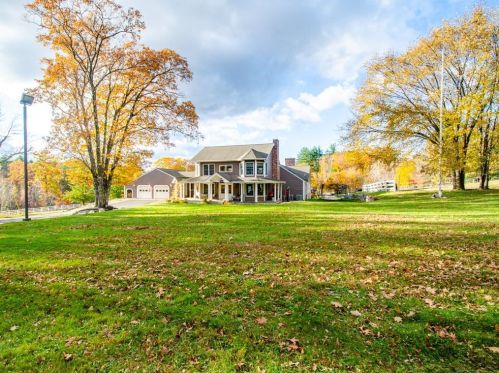 40 Dunbarton Ctr Rd, Concord NH 03304-5300 exterior