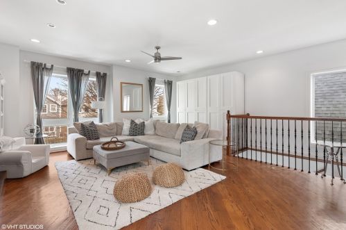 1921 Oakdale Ave, Chicago IL 60657-4026 exterior