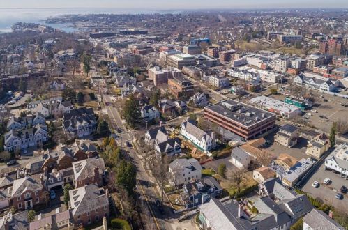 206 Milbank Ave, Greenwich CT 06830-6617 exterior