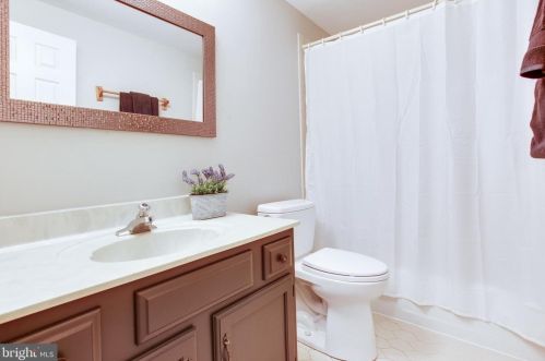 7308 Aynsley Ln, Mc Lean VA 22102-2931 exterior