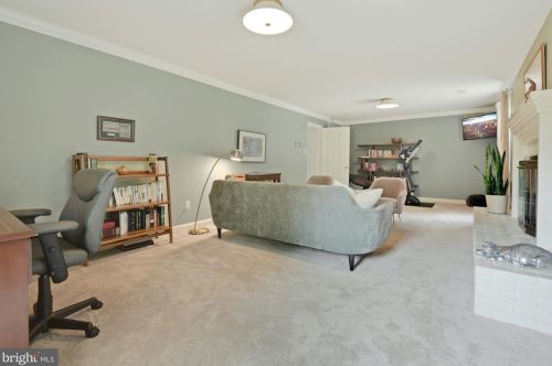 7701 Midday Ln, Alexandria VA 22306-2522 exterior