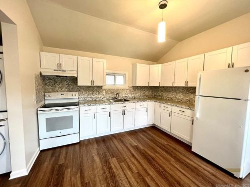 298 Maple Ave, Uncasville, CT 06382-2044