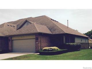 33804 Michigamme Dr, New Baltimore MI  48047-4377 exterior