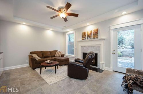 5430 Chemin De Vie, Atlanta GA 30342-2577 exterior