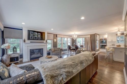 24 Billingsley Dr, Livingston, NJ 07039-4610