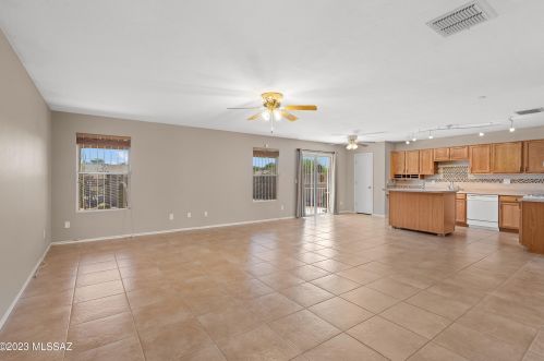 6195 Earp Wash Ln, Tucson, AZ 85706-4967