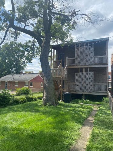 6805 Champlain Ave, Chicago IL 60637-4114 exterior