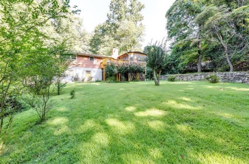 2876 Bob White Dr, Atlanta GA exterior