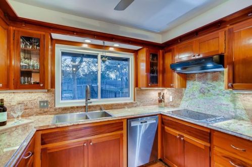 8702 Crst Rdg Cir, Austin TX 78750-3018 exterior