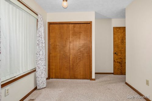 5887 Ln Casa Ct, Grand Rapids MI 49508-6295 exterior