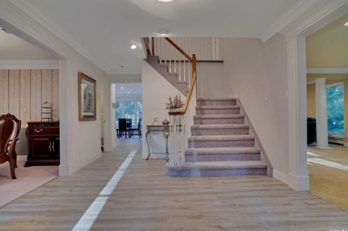 42 Clayton Dr, Huntington Station NY 11746-5503 exterior