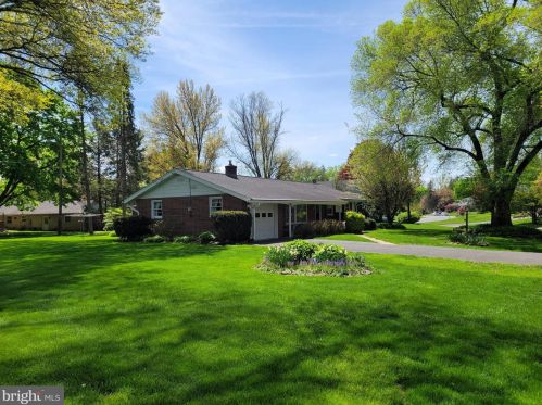 987 Hermosa Ave, Lancaster PA 17601-1526 exterior