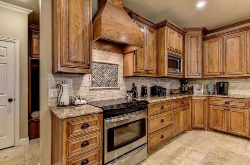 1757 Woodlake Rd, Denison TX 75021-8020 exterior