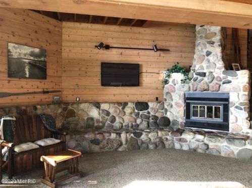 19042 Brandywine Dr, Gobles MI 49055-8691 exterior