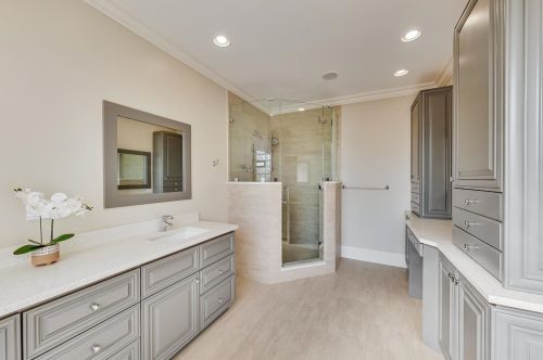 1542 Oakdale Ave, Chicago IL 60657-4024 exterior