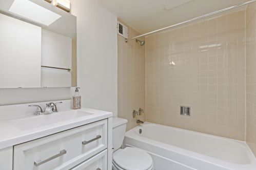 2941 Michigan Ave, Chicago IL 60616-0047 exterior