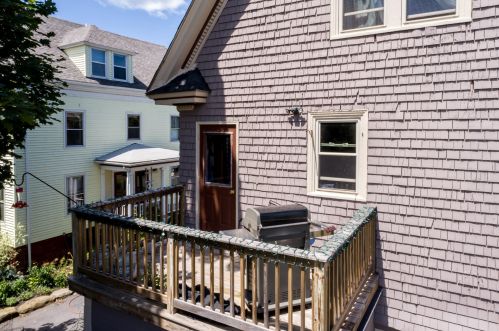 132 Pleasant Ave, Portland ME 04106-6226 exterior