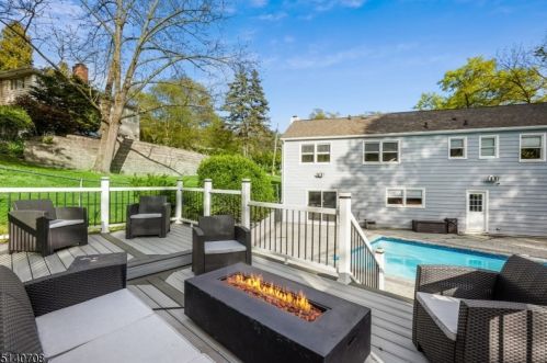 1626 Larkspur Dr, Mountainside NJ  07092-1347 exterior