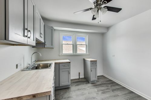 1719 Melvina Ave, Chicago IL 60646-1123 exterior