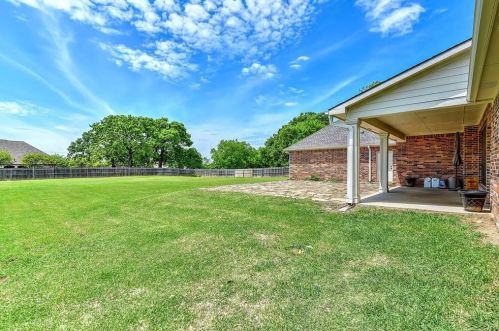 1757 Woodlake Rd, Denison TX 75021-8020 exterior