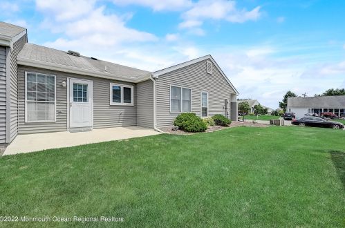 28 Greenwich Ave, Lakehurst NJ 08759-6660 exterior