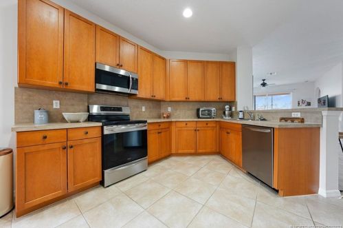 9956 Chadwick Dr, Fort Pierce FL 34987-2418 exterior