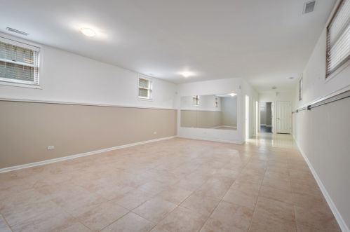 2712 Bryn Mawr Ave, Chicago IL 60659-4414 exterior