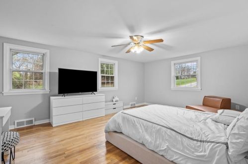 250 Chapel Ridge Rd, Pittsburgh PA  15238-1832 exterior