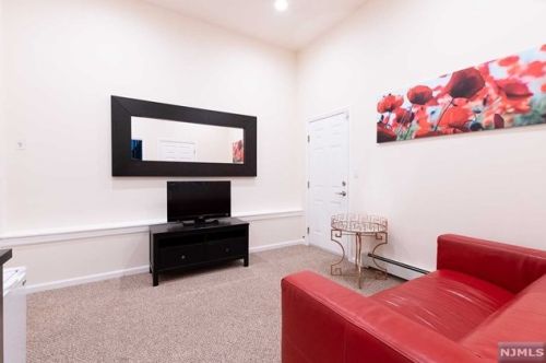 63 Mcintosh Dr, Mahwah NJ  07430-3271 exterior