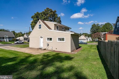 29 Soloff Dr, Trenton NJ 08610-4225 exterior