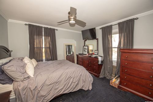 37 Chateau Dr, Huntington Station NY 11747-4131 exterior