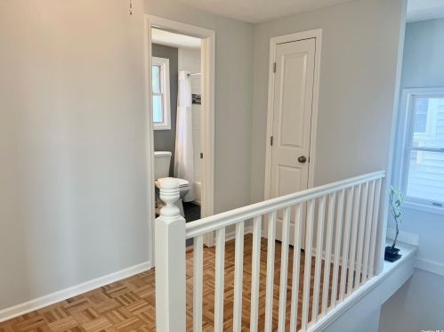 47 22 St, Huntington Station NY 11746-3240 exterior