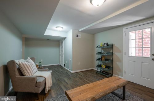 303 Raymond Ave, Alexandria VA 22301-1038 exterior