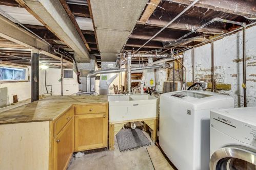 1832 Estes Ave, Chicago IL 60645-2904 exterior