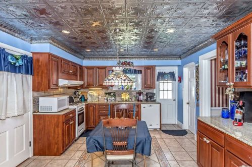 66 Ave, Valley Stream NY 11580-3230 exterior