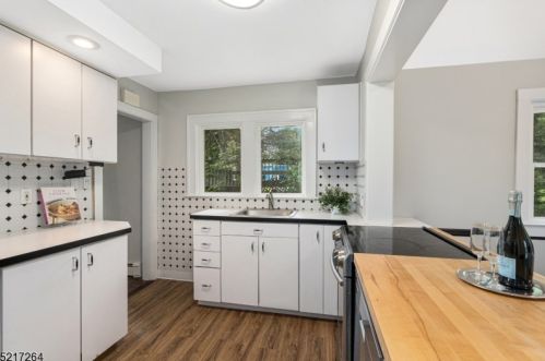 33 Mendes St, Parsippany NJ 07834-1216 exterior