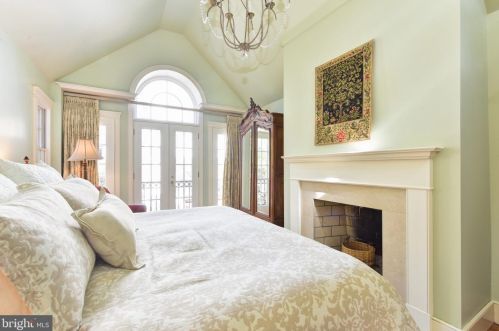 1103 Prince St, Alexandria VA 22314-2934 exterior