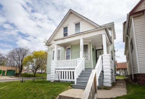 3288 27th St, Milwaukee, WI 53215-4302