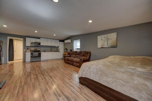 24091 Highway 6, Hempstead TX  77445-7870 exterior