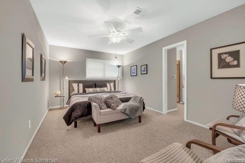 737 Kirts Blvd, Troy MI 48084-4863 exterior