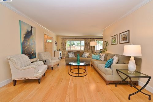 190 Oak Park Ln, Concord, CA 94523-4656