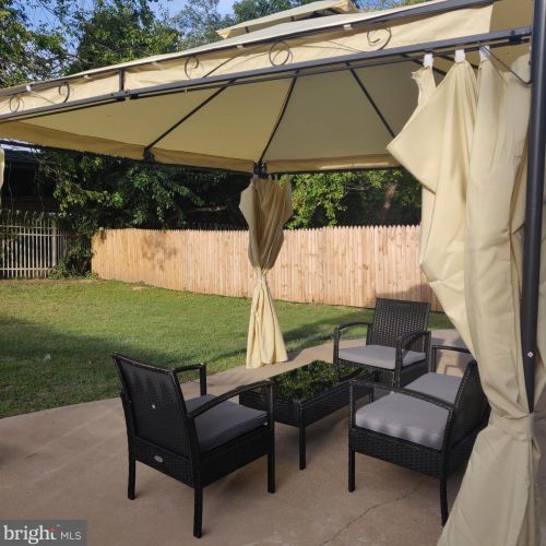 5020 Hanna Pl, Washington DC  20019-5818 exterior