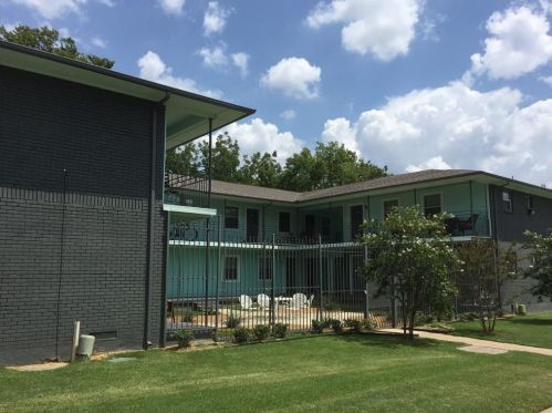 701 Elsbeth St, Dallas TX  75208-4318 exterior