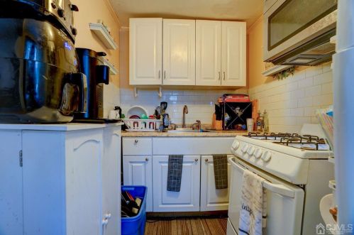 47 Fayette St, Edison NJ  08817-4317 exterior