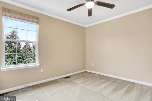 10 Lexington Dr, Hanover PA 17331-8657 exterior