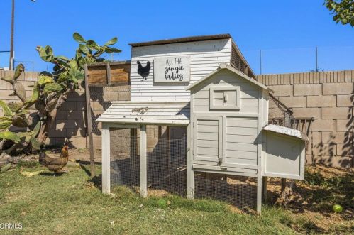 1950 Sutter Pl, Oxnard CA  93033-5633 exterior