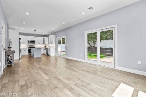 28 Twain Ave, Old Bridge NJ  08857-2110 exterior